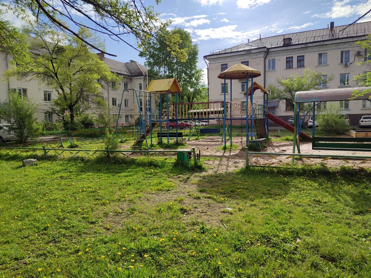 «Сталинки» на 56 школе. Фото: Татьяна Воронкова