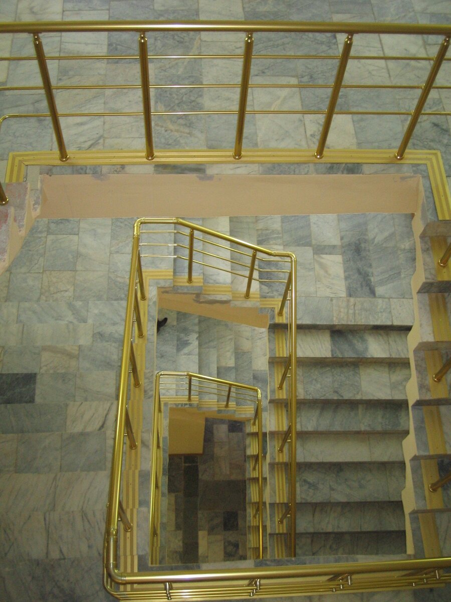 Лестничные ограждения из анодированного алюминия в доме