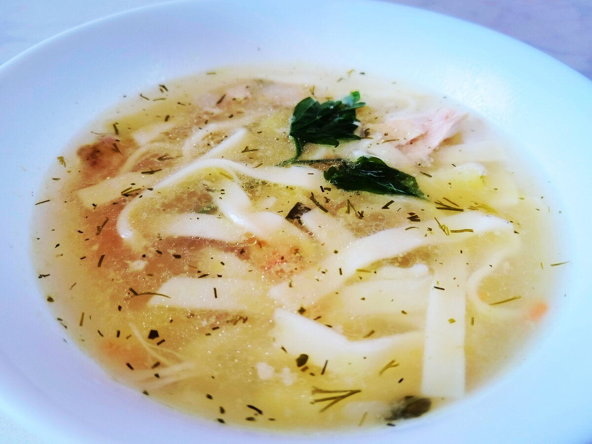 Всем привет! Сегодня хочу поделиться рецептом очень вкусного супа с яичной лапшой. Итак, Вам понадобится :