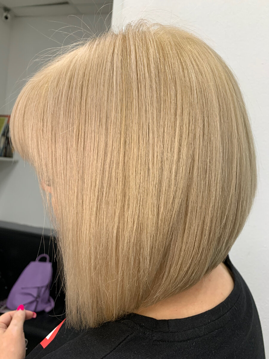 Красила девушку до 23 часов. Переделала работу другого мастера. Результат порадовал и меня и мою гостью. Единственный нюанс… нас потеряли дома. Фото автора.