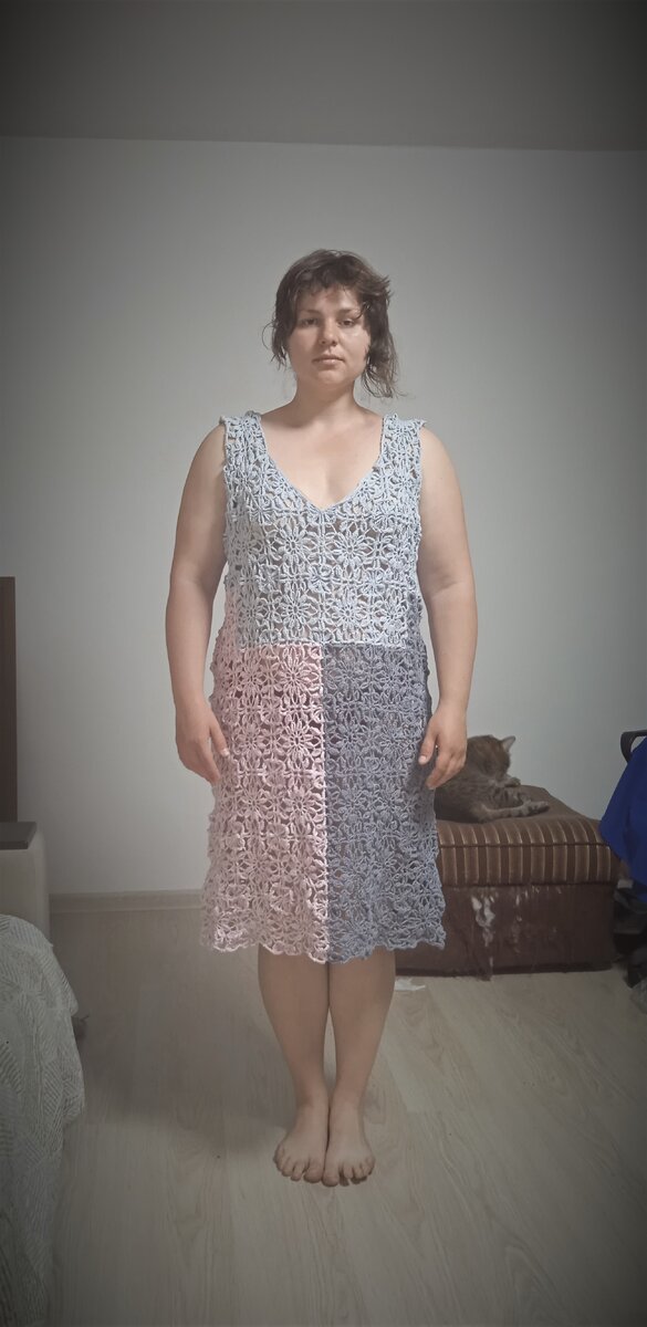 При вечернем освещении прозрачность не особо заметна.