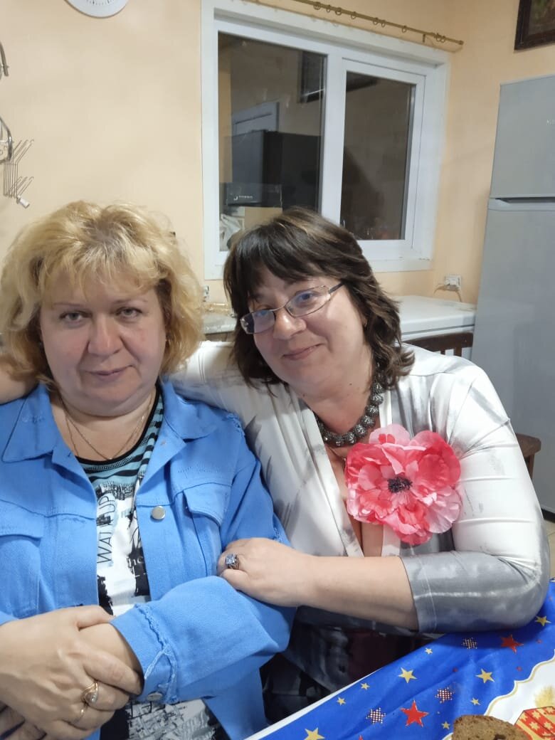 Я с подругой.