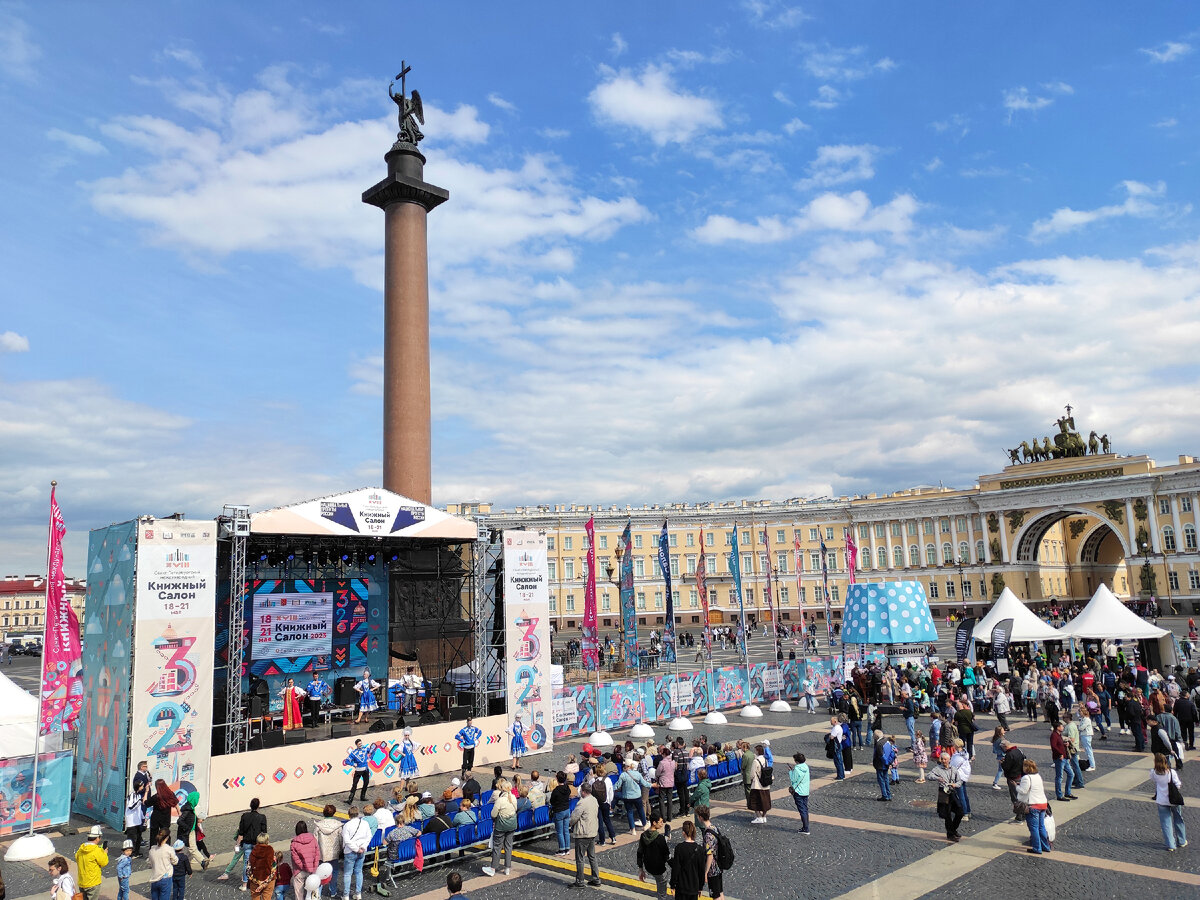 Дворцовая площадь, вид с террасы, фото: Андрей Александров
