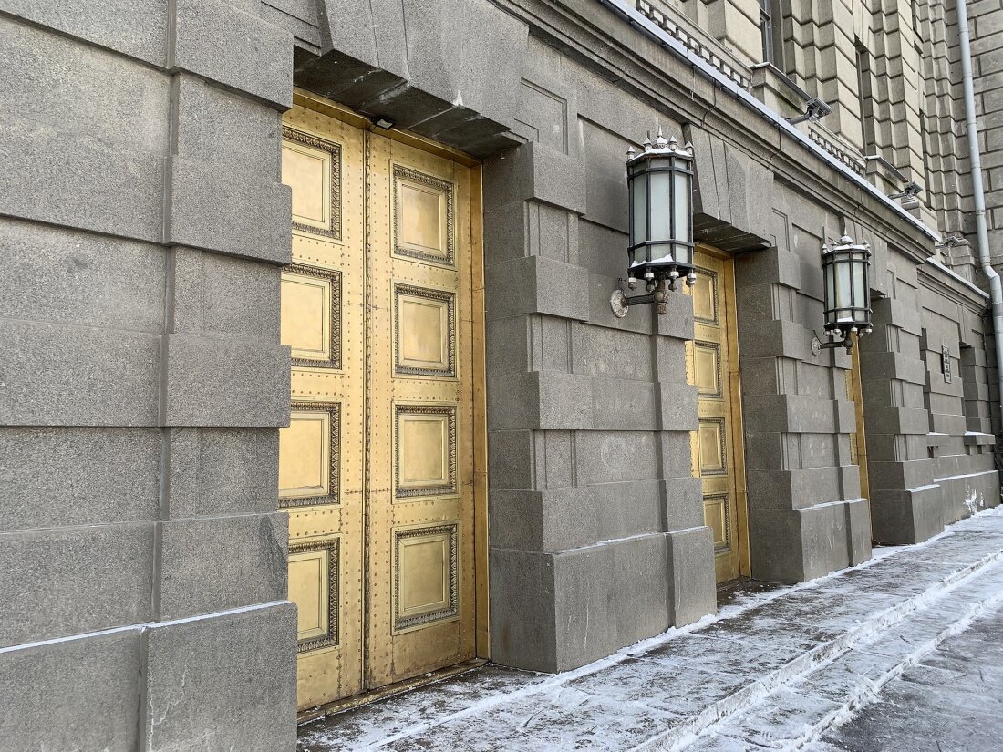 Ворота в здание Банка России на Фонтанке