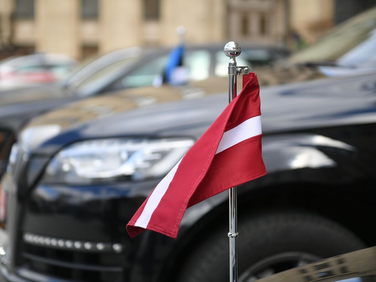    Автомобиль посольства Латвии у здания МИД России© РИА Новости / Рамиль Ситдиков