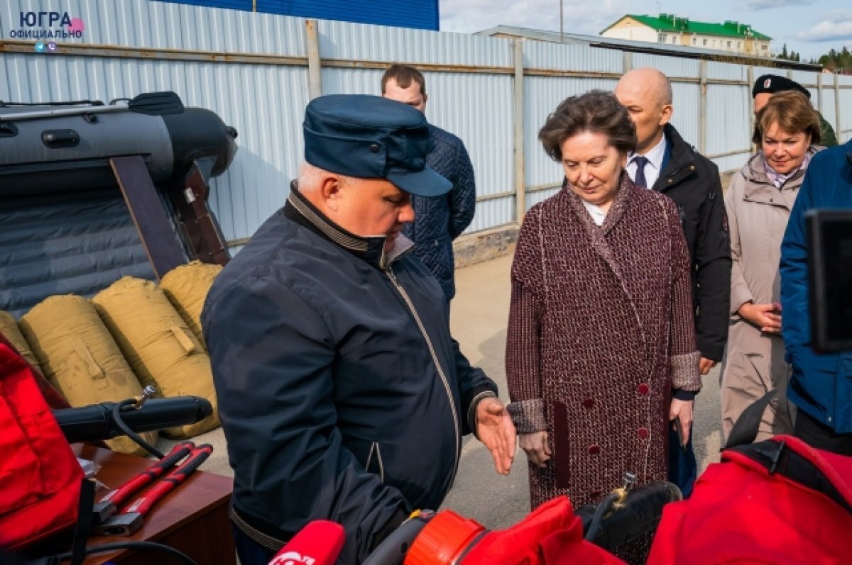    Наталья Комарова в поездке по Ханты-Мансийскому району проверяет подготовку к пожароопасному сезону.