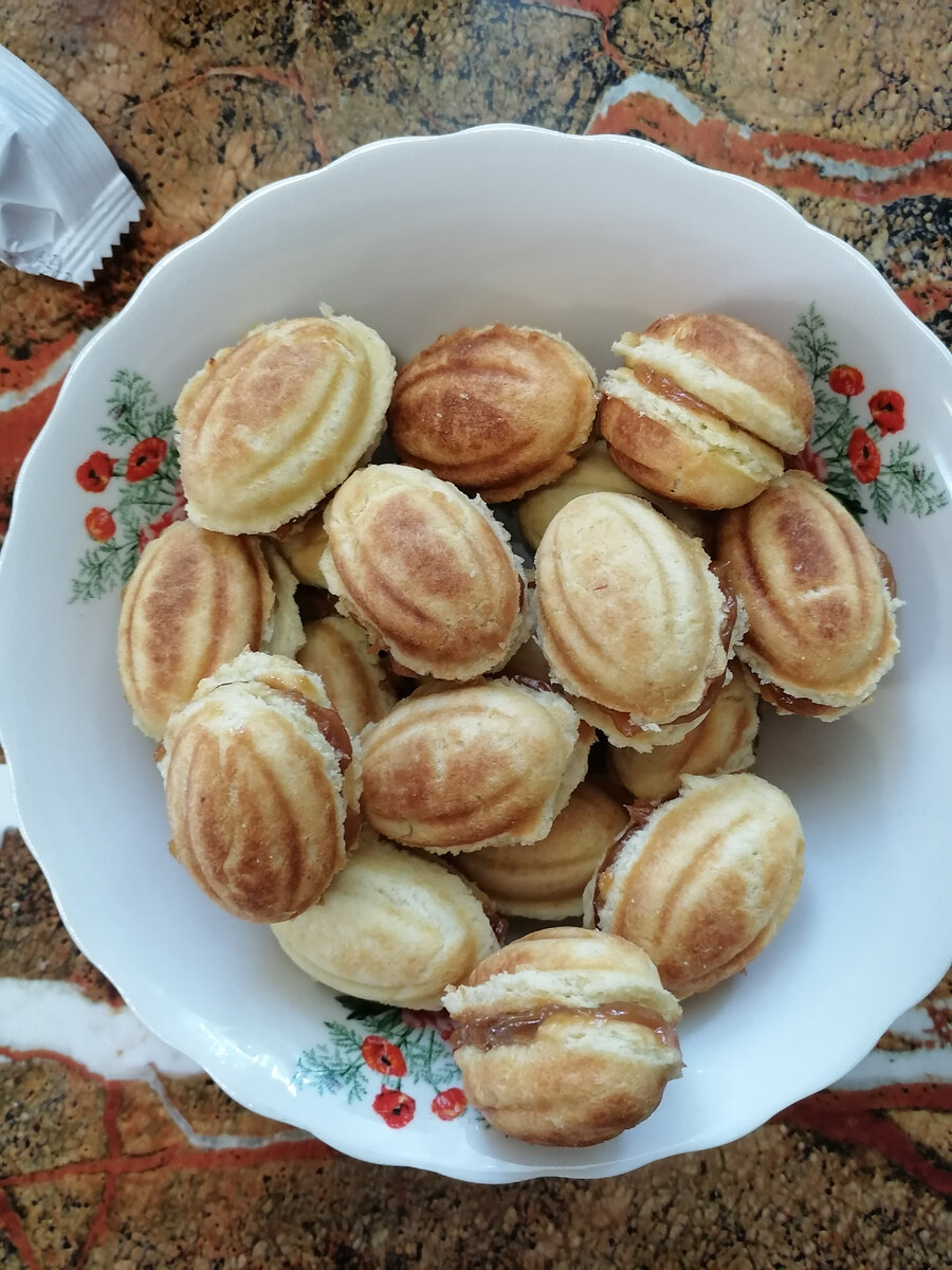 Рецепт орешков со сгущёнкой в электрической орешнице - пошаговый фоторецепт