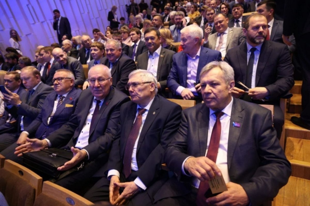    Отчет губернатора заслушали представители разных сфер.