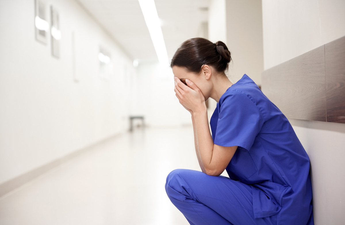 Профессиональное выгорание презентация. Синдром выгорания у медицинских. Эмоциональное выгорание медицинских работников. Профессиональное выгорание медработников. Профессиональное выгорание медработника профилактика.