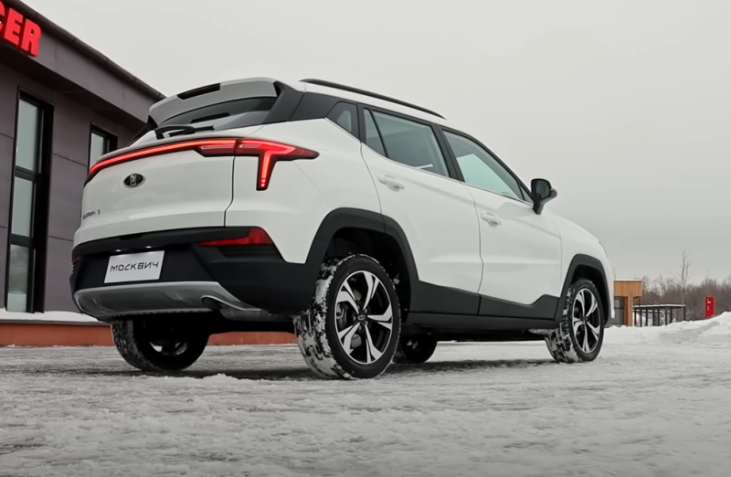 Москвич 4 новый. Jac js4 москвич. москвич 4 2025. jac js4 2025. новый москвич и jac js4.