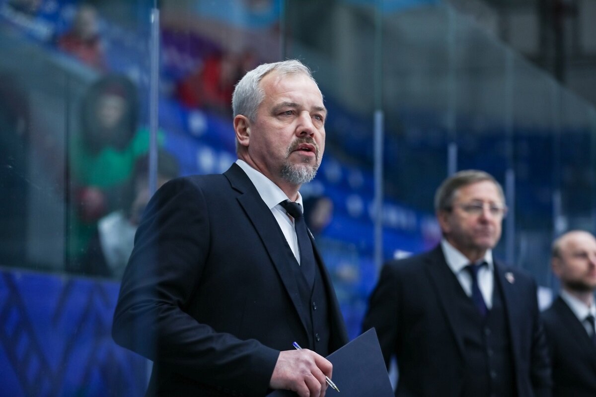    По мнению старшего тренера, женская команда «Торпедо» отыграла сезон на четвёрку Александр Рылов