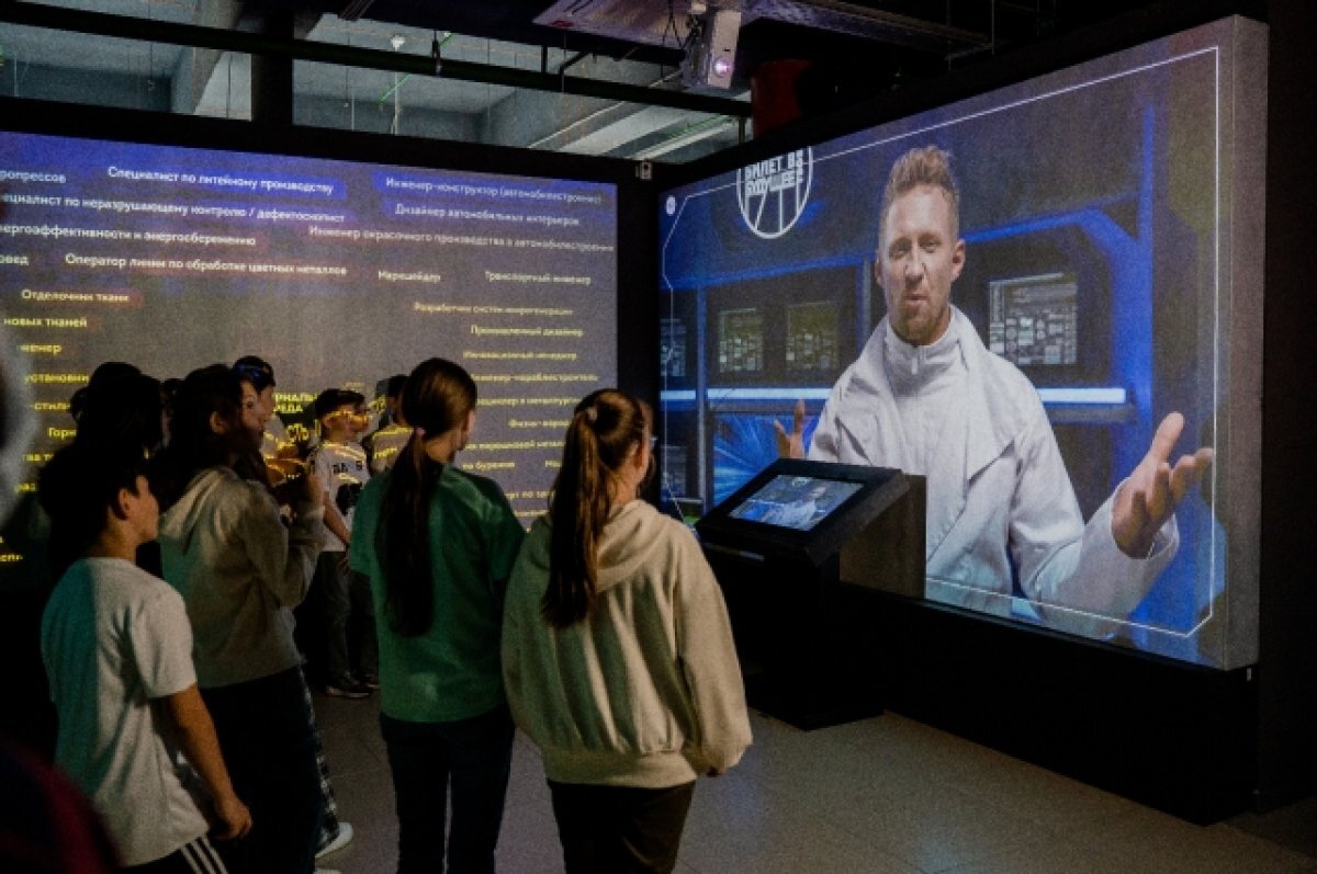    Более 3000 школьников приняли участие в выставке «Лаборатория будущего»