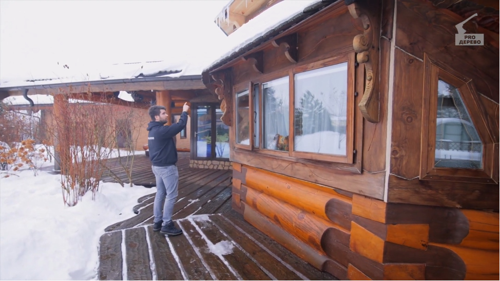 Центральный эркер с массивной колонной