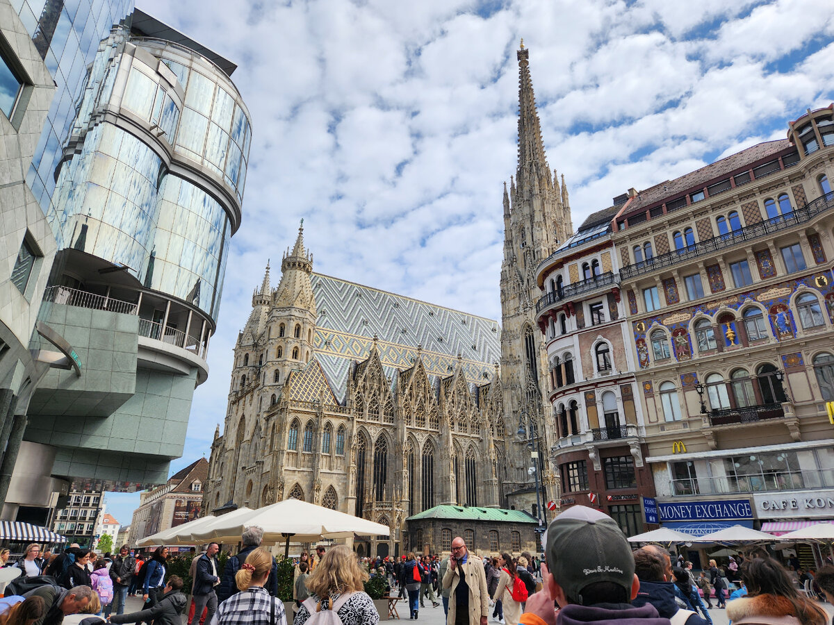 Собор Святого Стефана (Stephansdom) на Штефансплац (Stephansplatz) – главная достопримечательность Вены. Шедевр романско-готической архитектуры