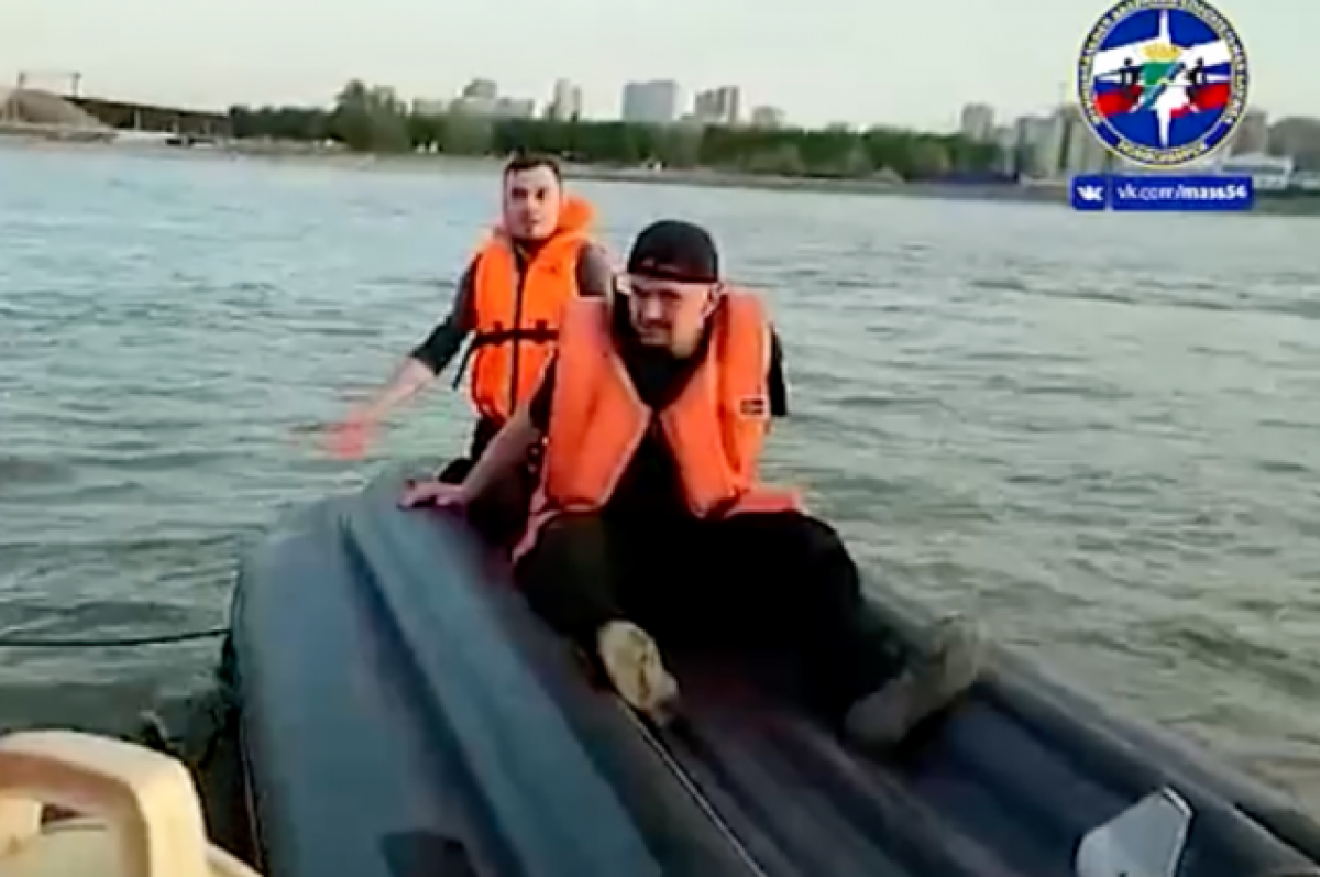    В Новосибирске лодка с двумя мужчинами перевернулась в Оби