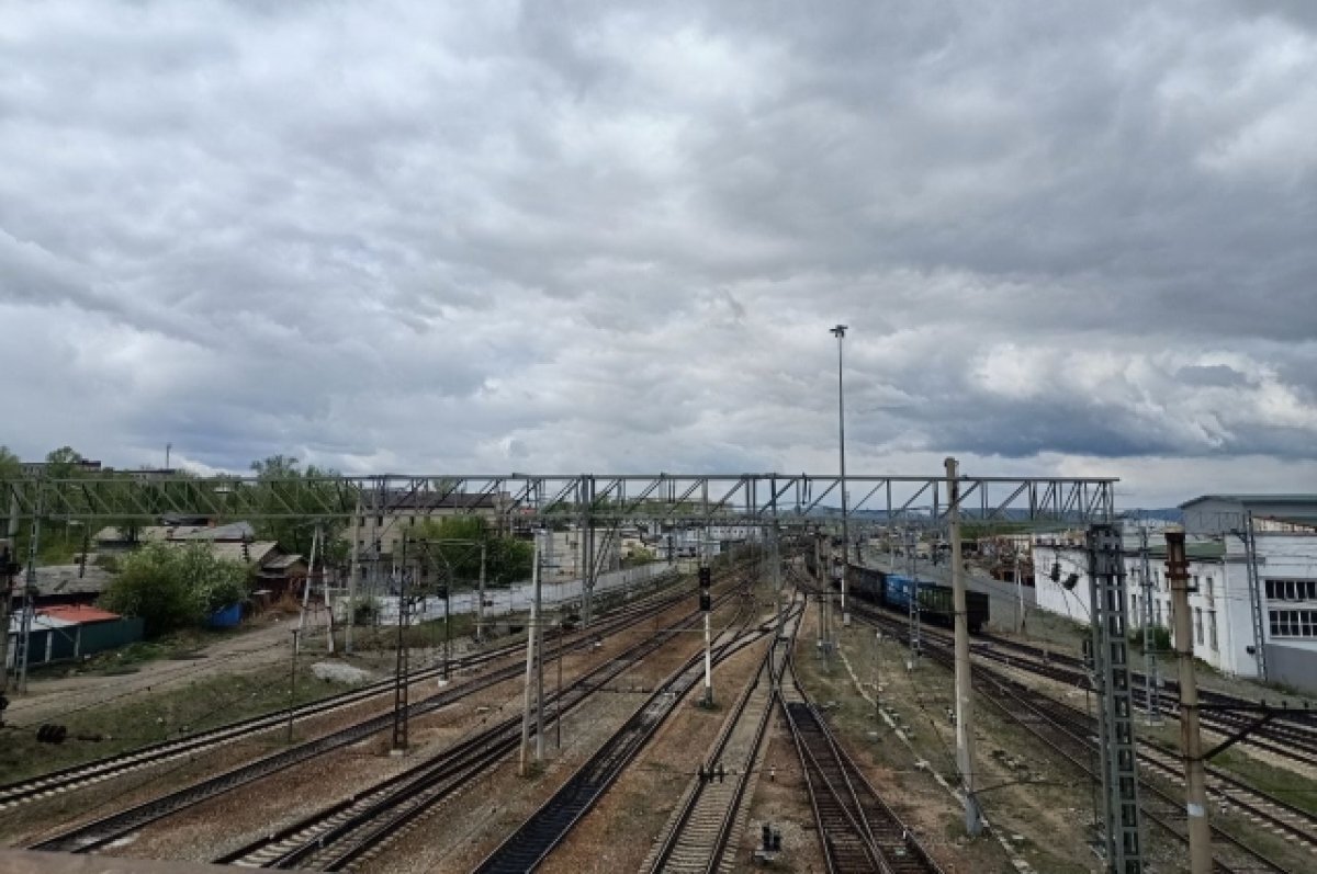    Помощника машиниста насмерть зажало вагонами в Забайкалье