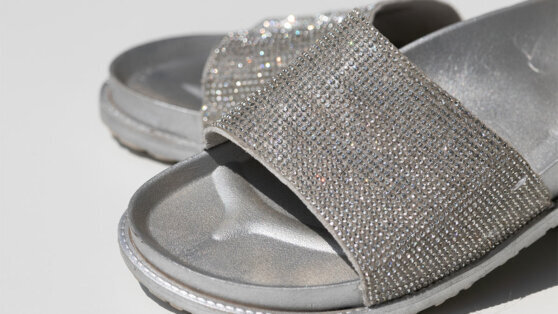    Стилист назвала 4 устаревшие пары летней обуви, которые портят впечатление о женщине Анастасия Романова