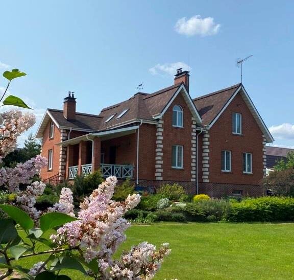 Рисунок 1 Пример дома на пологом склоне. Уклон в пятне застройки 5%