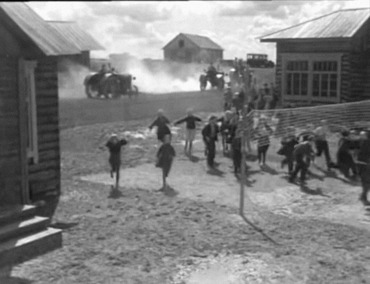 Кадры из фильма "Сибиряки" 1940 г., деревня в окрестностях Сергиева Посада