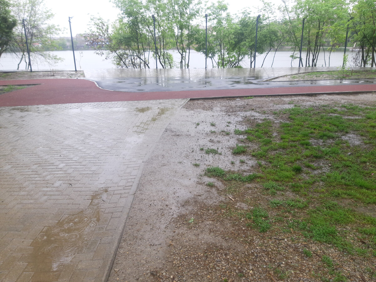 Иногда приходилось бегать в дождь