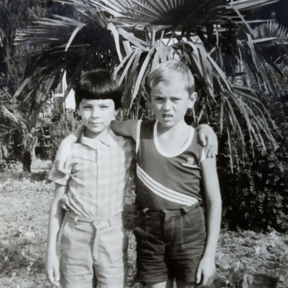 С другом из Министерства. 