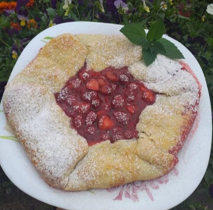 Галета с клубникой из прокисшего молока