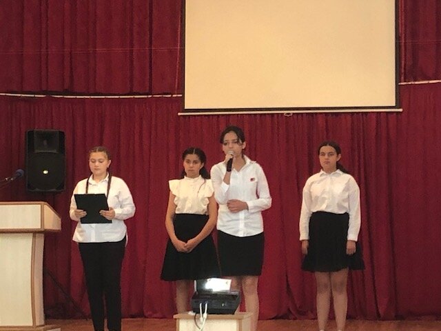 В связи с Международным днём русского языка в Степанакерте состоялся конкурс чтецов. Фоторяд