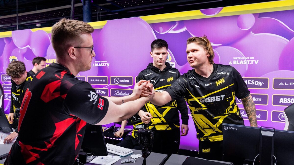     Александр s1mple Костылев