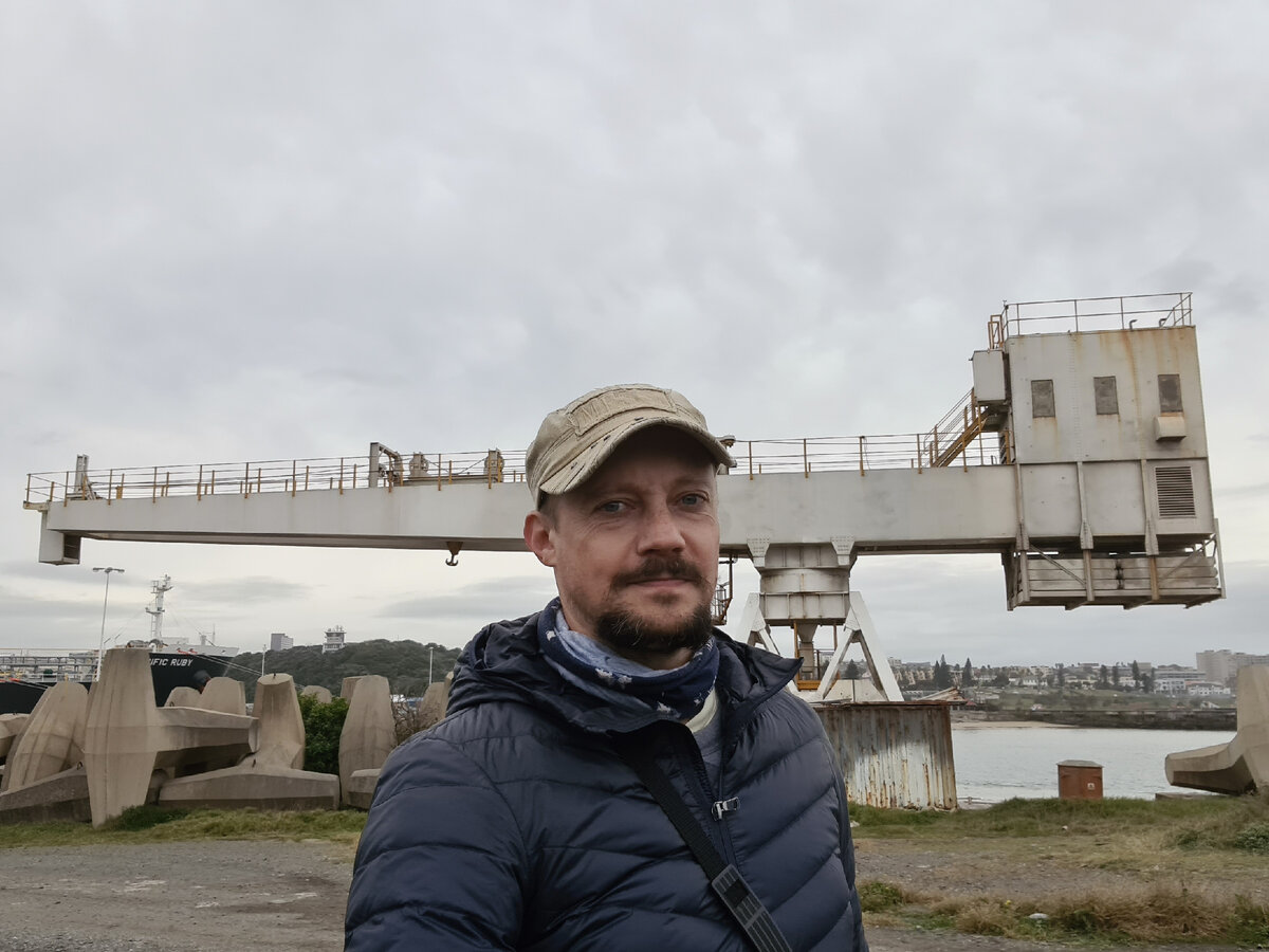 А сзади крана - трёхкомнатный частный дом для противовеса :))) (фото автора)