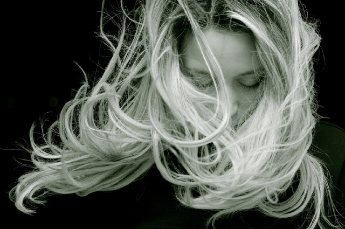    Загитова осветлила волосы, превратившись в блондинку