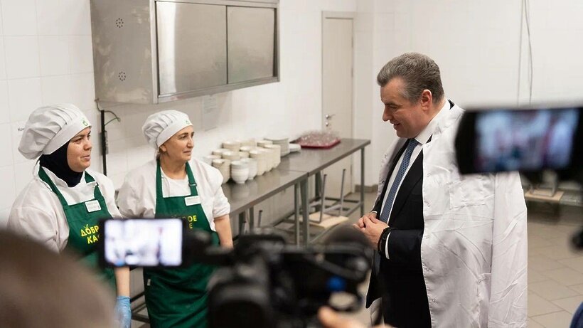    Председатель ЛДПР Леонид Слуцкий посетил образовательный центр «ФЛАГМАН» в городе Одинцово ©Telegram-канал Председателя ЛДПР, главы комитета Госдумы по международным делам Леонида Слуцкого