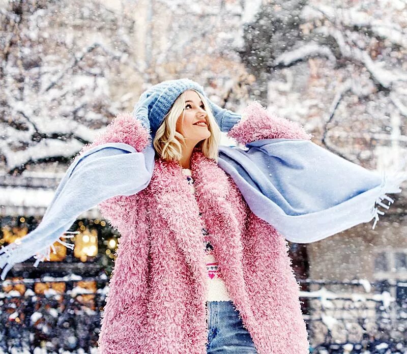 Классические аксессуары не выходят из трендов и хорошо смотрятся с модной шубкой