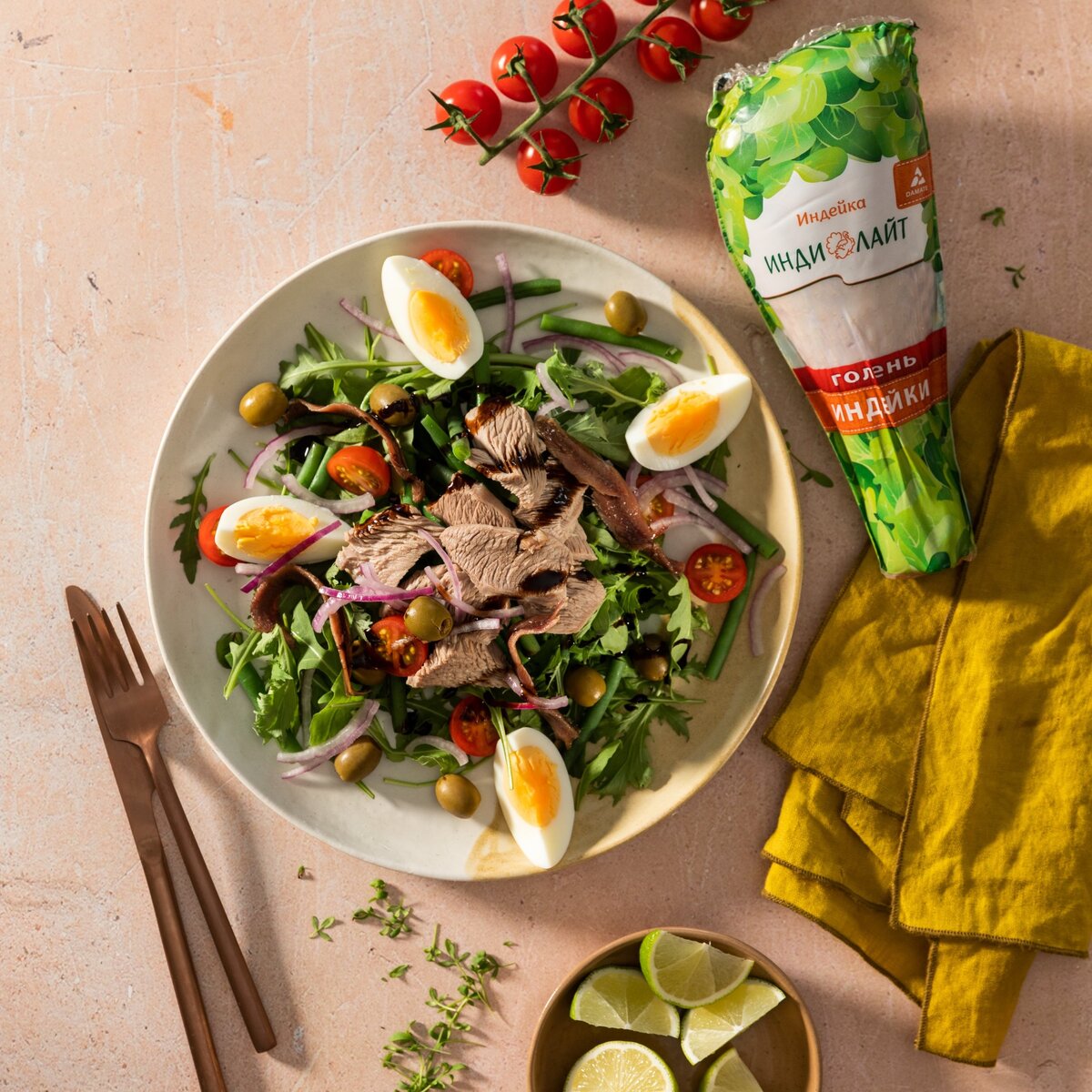 Если от ужина осталась запеченная голень — сделайте с ней этой вкуснейший салат!