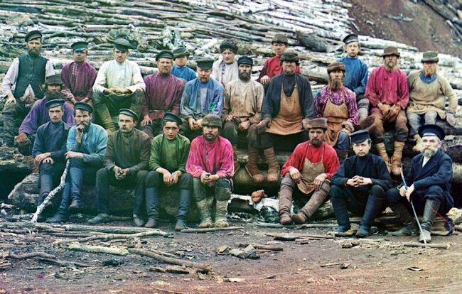 Фото. С.М. Прокудин-Горский.1913.  Накатка дров для обжига руды
