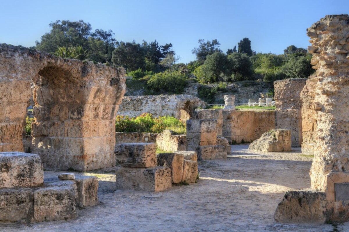 Руины города