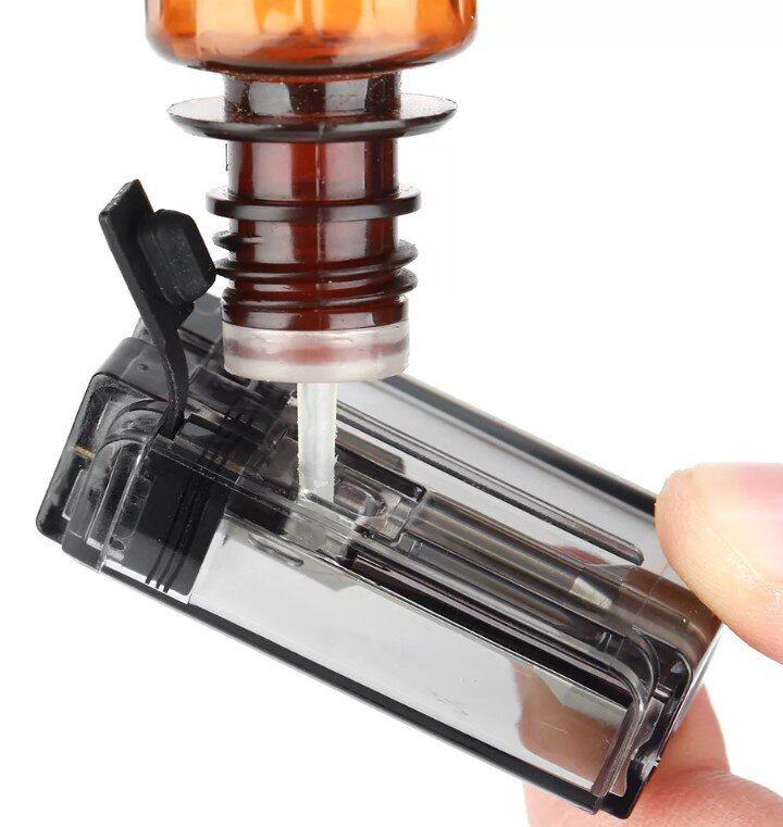 Картридж в момент заправки 