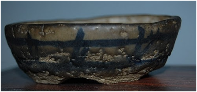 Источник: https://japanesebonsaipots.net/2012/01/13/two-special-tofukuji-pots-in-depth/