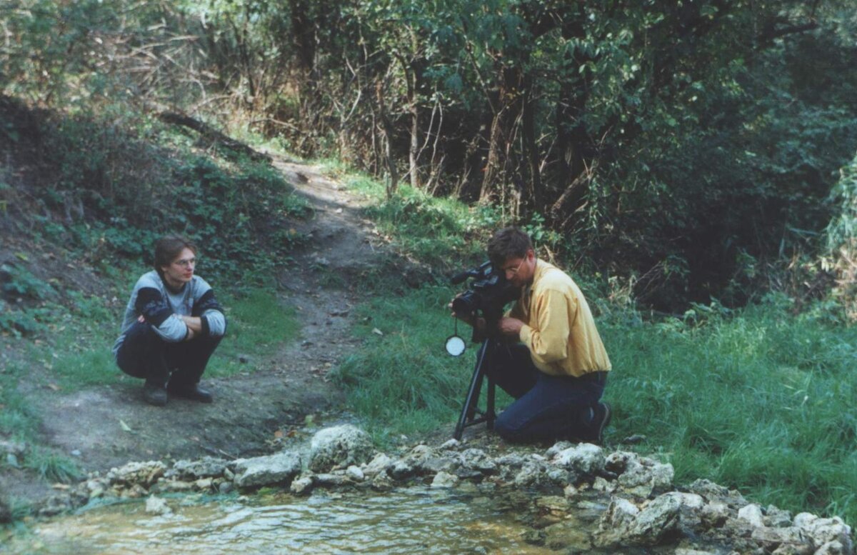 Фото ~1999 года. Съёмка в парке Петровского. К ней мы привлекли нашего знакомого, который работал в рекламном агентстве. Он приехал с профессиональной камерой, которую мы увидели впервые))