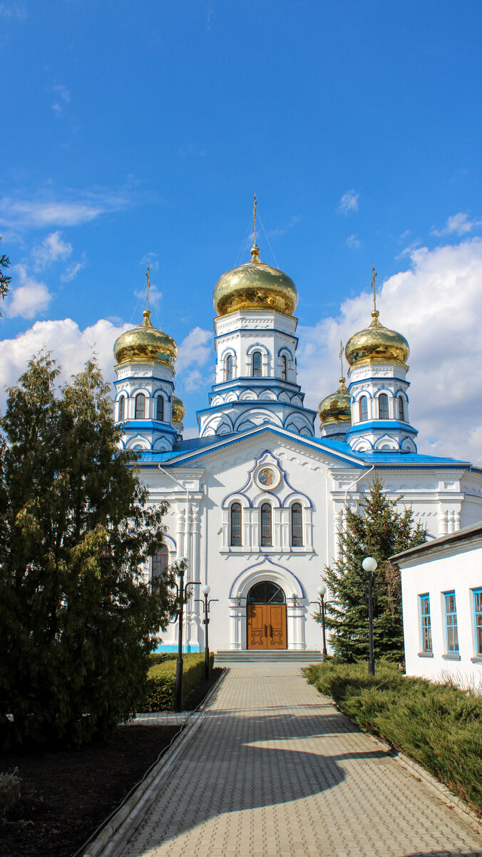 Собор Тихвинской иконы Божией Матери - главный храм монастыря