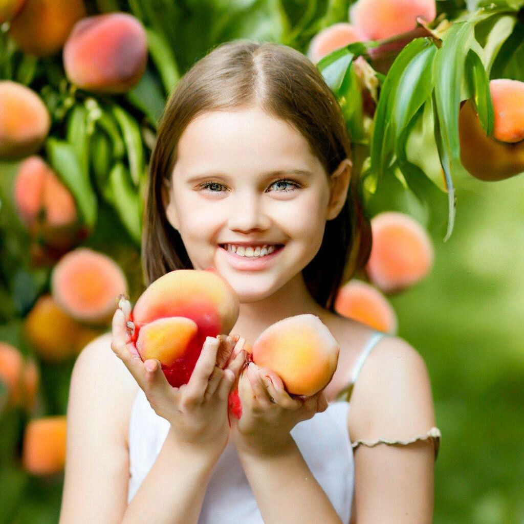 Девочка с персиками | «Шедеврум»