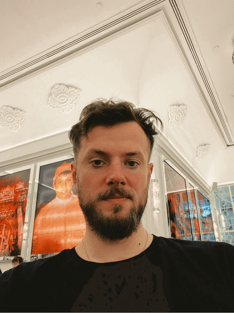 Сооснователь Phygital Signage Николай Ермишин собирался в Польшу, но в итоге выбрал для бизнеса Турцию 