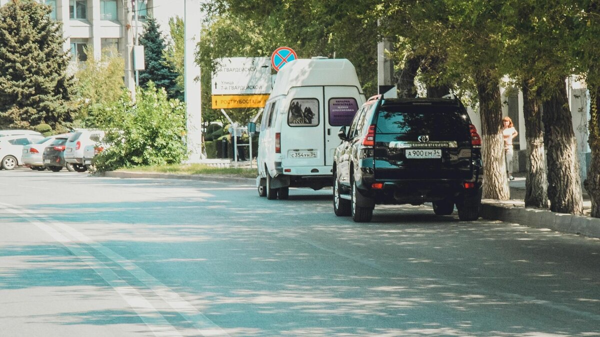     Волгоградские власти приняли решение ограничить проезд автомобилей по проспекту Ленина 1 мая. Свое решение чиновники объясняют прогнозируемым высоким пешеходным трафиков из-за ретро-матча на «Волгоград Арене».