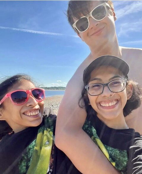 Фото из соцсетей. Кармен и Лупита Андраде и Даниэль