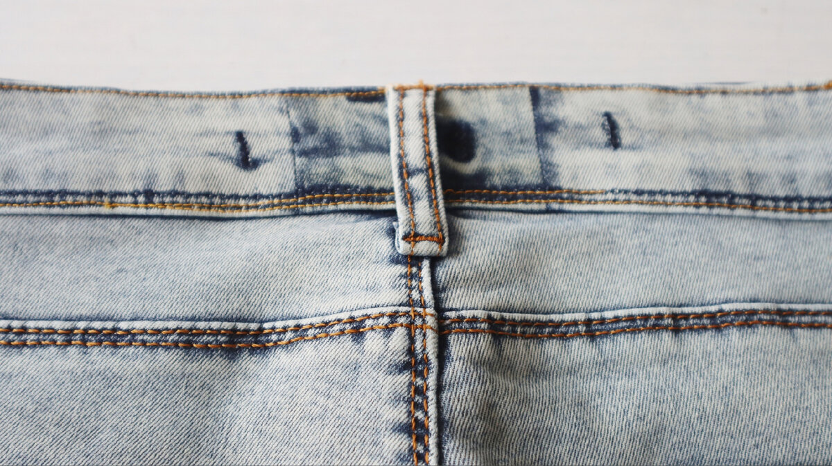 Не выкидывайте джинсы, если они стали малы в поясе. Их можно расширить на несколько сантиметров, покажу, как это легко сделать