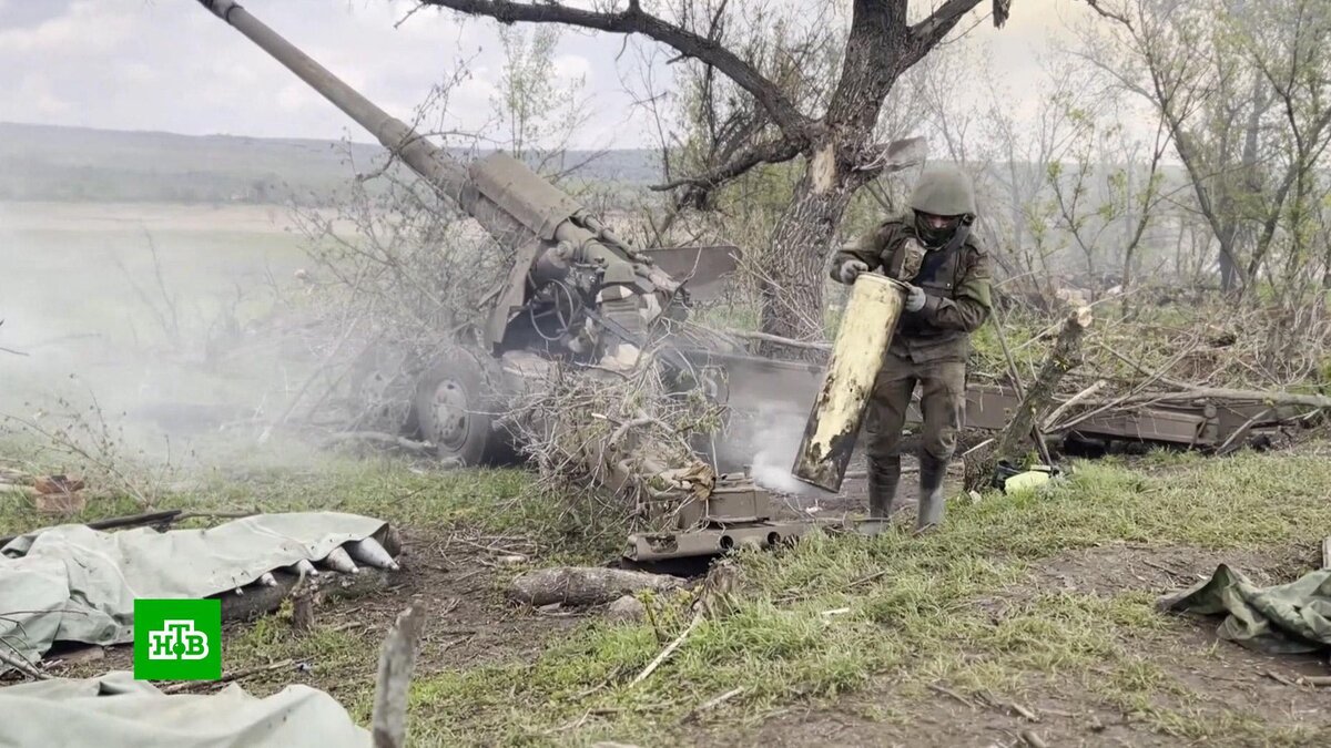    Минобороны показало работу гаубиц «Гиацинт» под Артёмовском