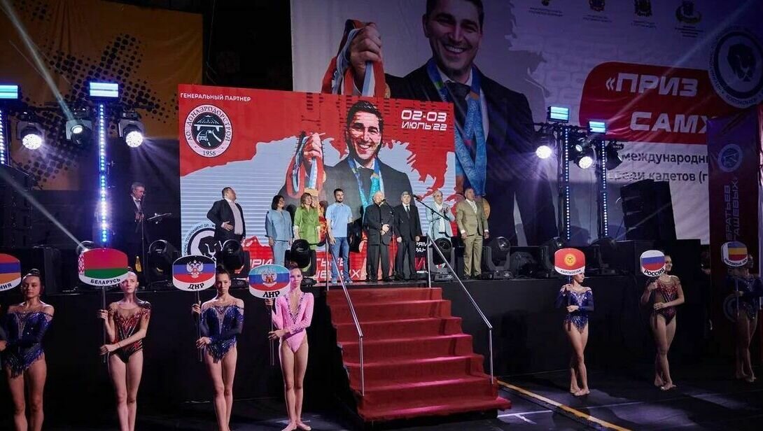     Во второй серии проекта «Владельцы на Дону» рассказ об авторитетной семье донских нахичеванских армян Самургашевых, которая владеет сетью спортивных клубов, земельными участками и транспортными компаниями. Редакция RostovGazeta подготовила материал о становлении группы спортсменов-предпринимателей.