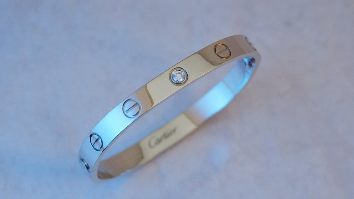 Реплика популярного браслета "Cartier".