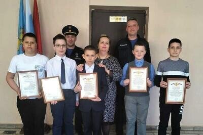    В Подмосковье наградили школьников, которые помогли потушить травяной пал © Пресс-служба ГКУ МО «Мособлпожспас»
