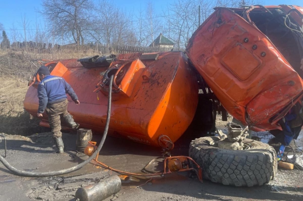    Бензовоз с дизельным топливом опрокинулся в Бодайбо