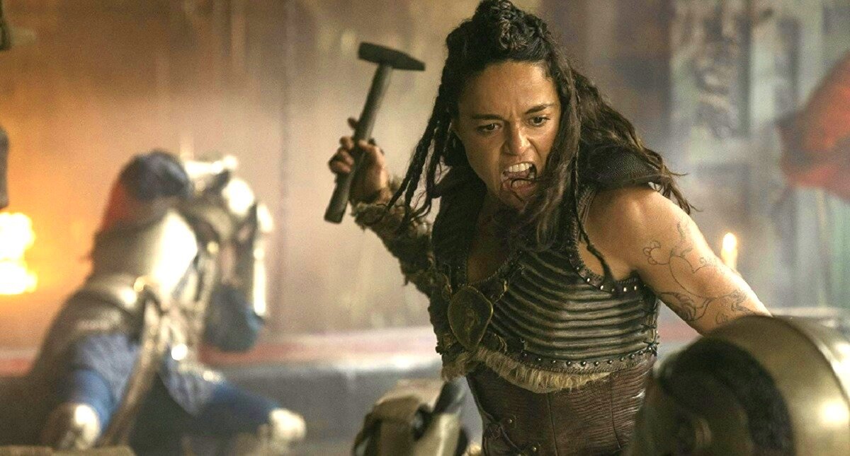 Скульптор Ф. Е. Министов. "Колхозник и работница". Бронза, Родригес, шанцевый инструмент.